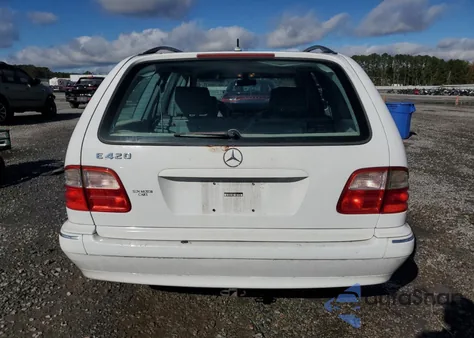 2001 Mercedes-Benz E 320 z USA, uszkodzony, nr VIN WDBJH65J31B231920